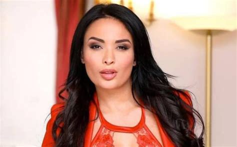 Anissa Kate — Wikipédia.